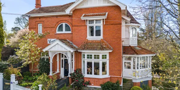 16 Adelaide Street