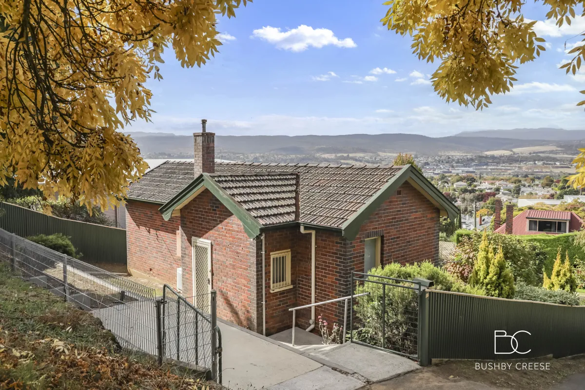 17 Churchill Crescent