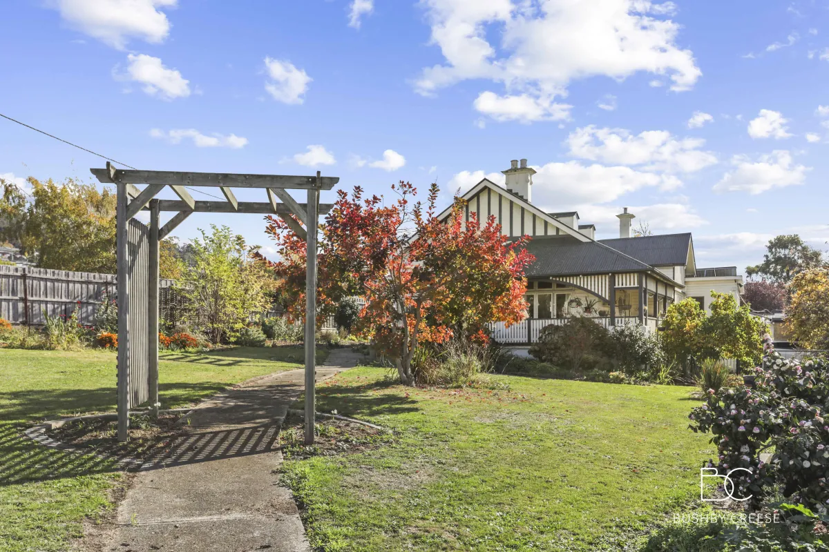 42 Thistle Street West