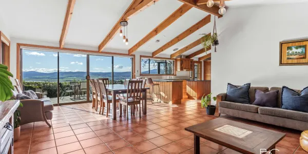 2 Stephensdale Drive
